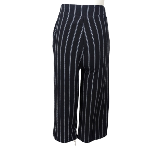 Altar'd State Cropped Wide Leg Pants Gauchos Culotte Womens Small Black Stripe - Picture 4 of 14